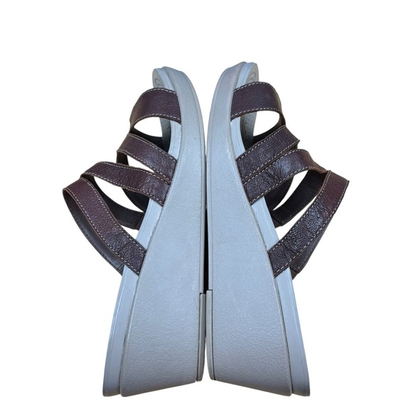 CROCS Leigh-Ann Leather Brown Wedge Sandals women’s Sz 8 - Picture 4 of 10